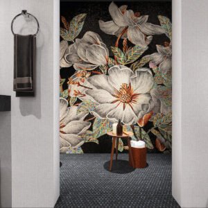 Skreddersydd glassmosaikk med blomstermønster