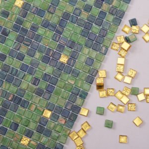بلاط فسيفساء زجاجي مربع صغير بمقاس 10×10 مم، يباع باللوح