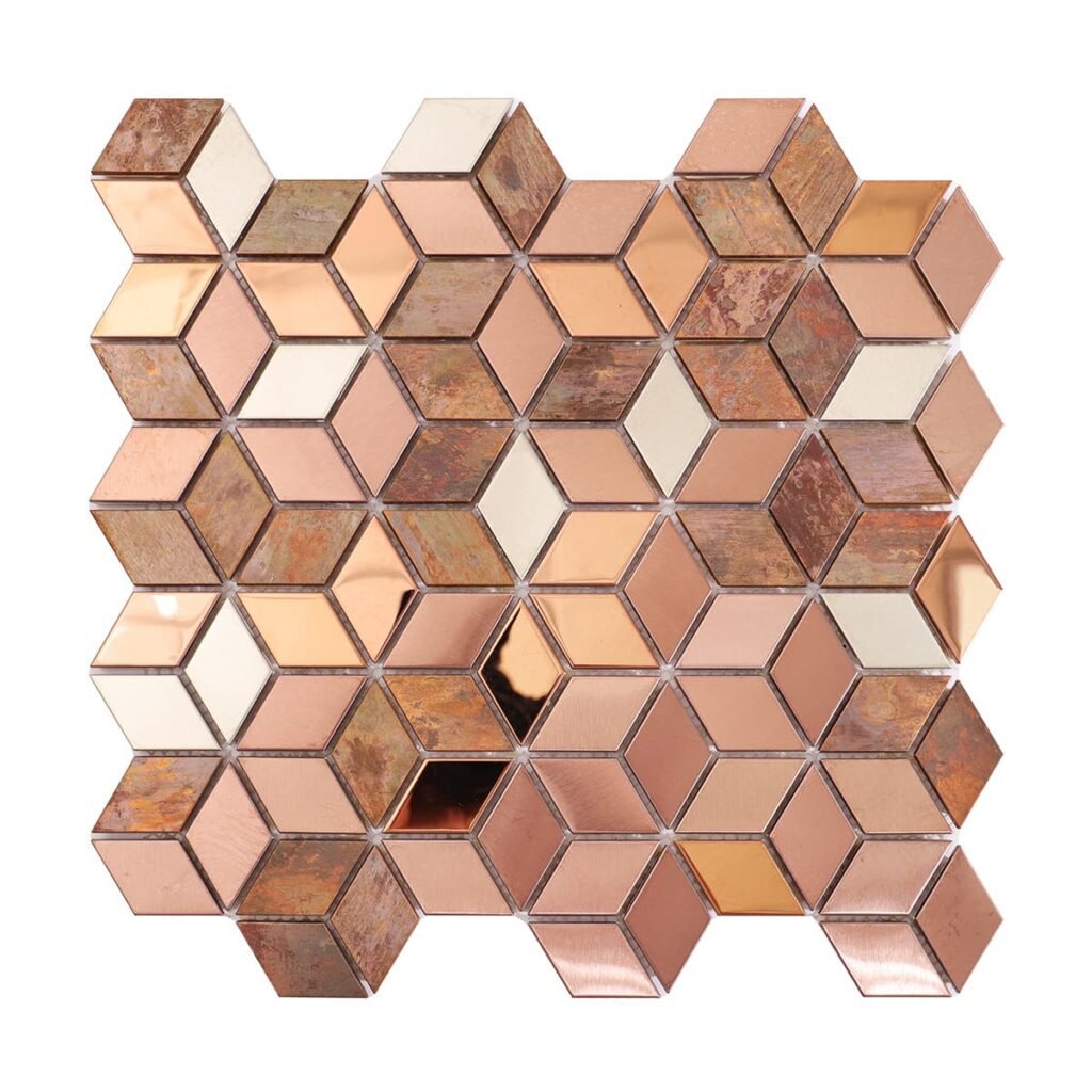 Metallmosaik i diamantformade kuber av rostfritt stål och koppar