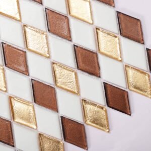 Mosaicos de vidro em losango com padrão xadrez dourado e castanho