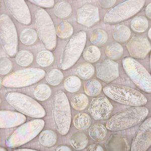 Mosaicos ovais de vidro opalescente com padrão floral para pavimento