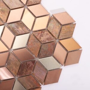 Metallmosaik i diamantformade kuber av rostfritt stål och koppar