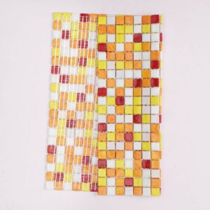 Mosaicos quadrados de vidro multicoloridos