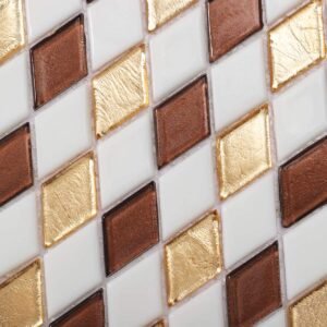 Mosaicos de vidro em losango com padrão xadrez dourado e castanho