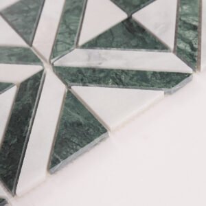 Mosaïque en marbre – blanc / vert, triangulaire