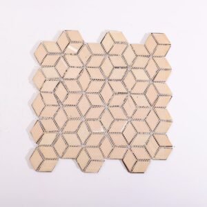 Metallmosaik i diamantformade kuber av rostfritt stål och koppar