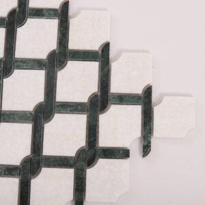 Mosaicos de pedra natural em padrão Princess Weave nas cores Thassos, verde e branco