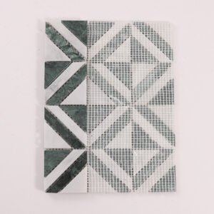 Mosaïque en marbre – blanc / vert, triangulaire
