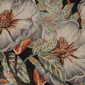 Skreddersydd glassmosaikk med blomstermønster