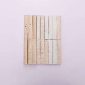 Buet riflet mosaikk i beige travertinstein