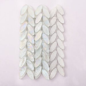 Mosaicos ovais de vidro branco iridescente para revestimento de cozinha