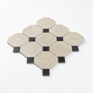 Achthoekige beige marmeren mozaïektegel met zwarte vierkante accenten (afmetingen)