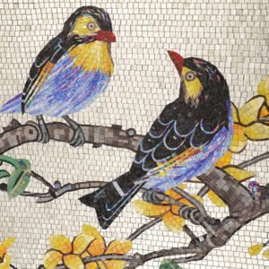 Håndlaget veggpanel i glassmosaikk med kinesiske blomster og fugler