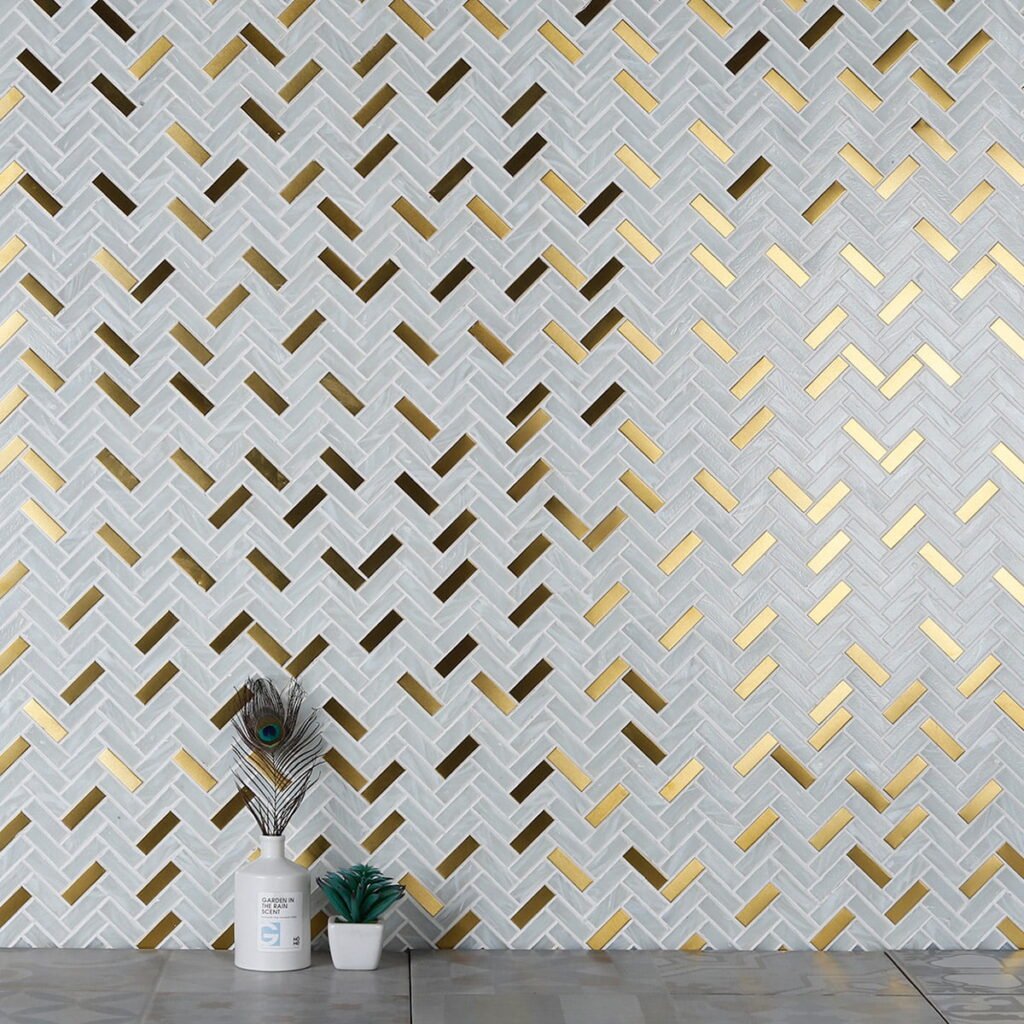 Mosaikfliesen aus Glas und Metall – Fischgrätmuster