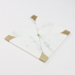 Piastrelle a mosaico in vetro e marmo – bianco / dorato, tagliato a getto d’acqua, per paraschizzi
