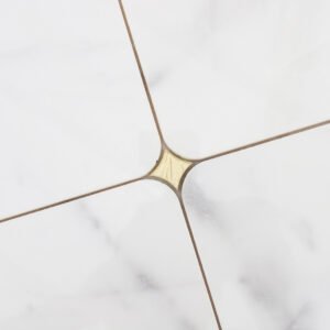 Piastrelle a mosaico in vetro e marmo – bianco / dorato, tagliato a getto d’acqua, per paraschizzi