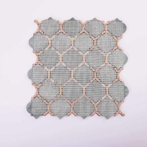 Mosaico arabesco de mármore verde com metal dourado