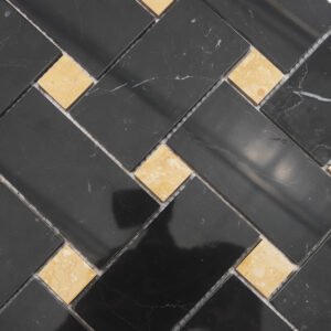 Marmormosaikfliesen – Schwarz / Goldfarben, Flechtmuster