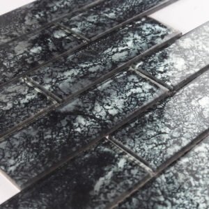 Piastrelle a mosaico in vetro – nero / grigio, formato metro, lucido, crackle, per paraschizzi