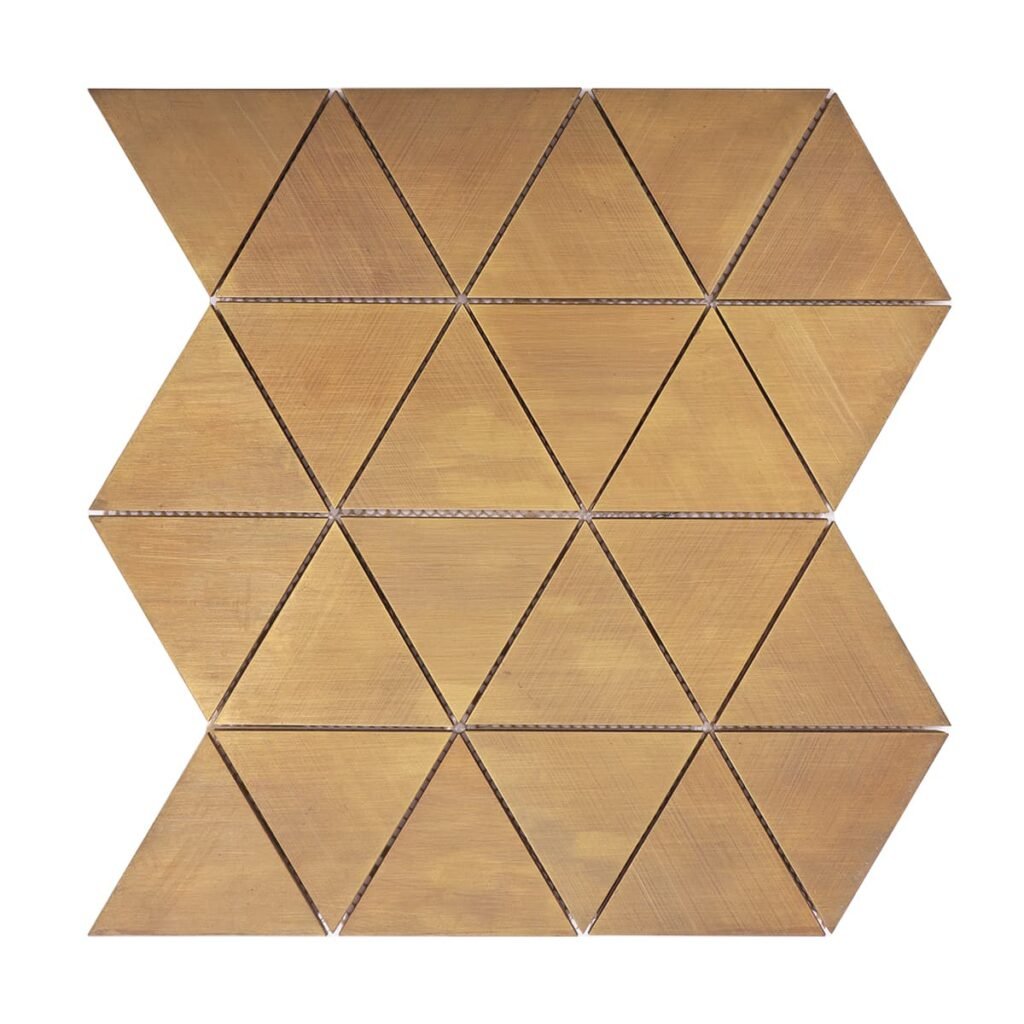 Mosaico metálico triangular de latão escovado