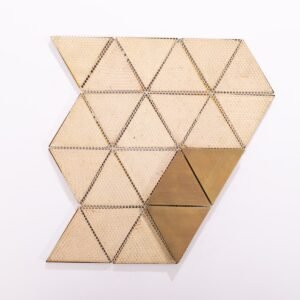 Mosaico metálico triangular de latão escovado
