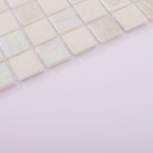 Mosaïque – blanc / rouge, motif damier, irisé, pour sol
