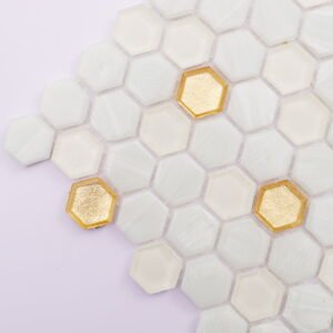 Mosaico de vidrio – blanco / dorado, hexagonal — BJ-522AE99363F0