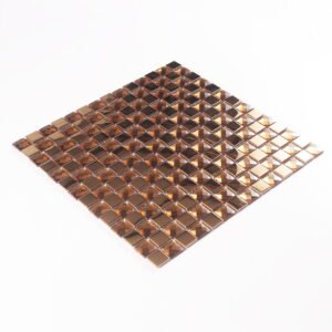 Mosaikfliesen aus Glas und Metall – Kupferfarben, Quadrate, facettiert