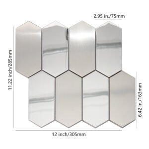 Silverfärgad metallmosaik i långsträckta hexagoner med borstad och speglande finish
