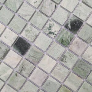 Kvadratiske mosaikkfliser i naturlig Envy-grønn marmor