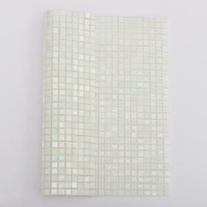 Pequeno mosaico quadrado de vidro branco iridescente para paredes e pavimentos