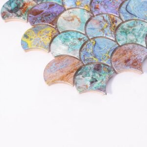 Mosaico metálico de alumínio multicolorido em escamas de peixe para parede
