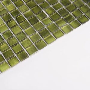 Mosaico quadrado de vidro verde-azeitona com folha decorativa