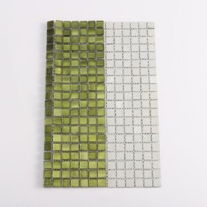 Mosaico quadrado de vidro verde-azeitona com folha decorativa