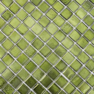 Mosaico quadrado de vidro verde-azeitona com folha decorativa