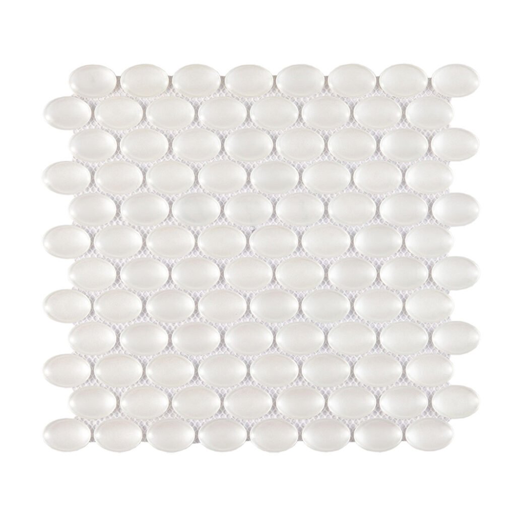 Oval hvit glassmosaikk til dusjvegger og sprutbeskyttelse ved servant