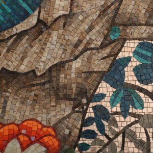 Painel artesanal de mosaico floral com pavão para exposição na parede