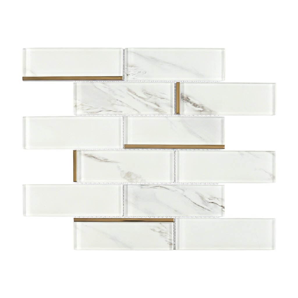 Mosaikfliesen aus Glas und Marmor – Weiß / Goldfarben, Metroformat, mit goldfarbenen Linien